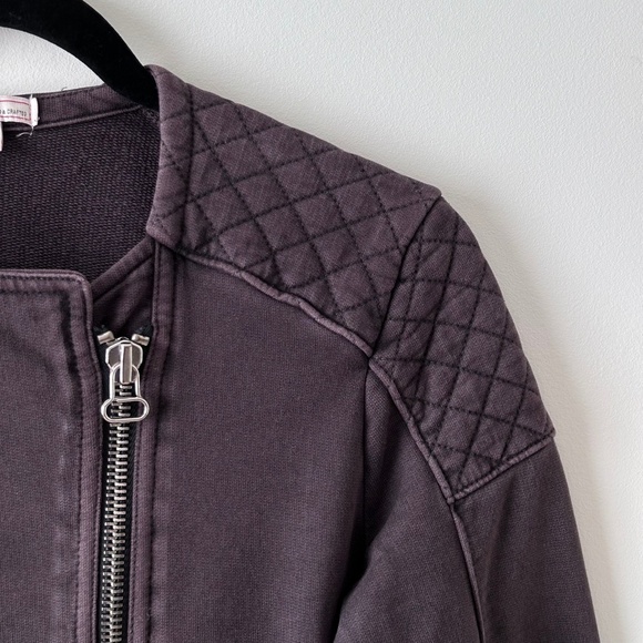 3/$20🌻Gap Gray Cotton Quilted Zip Jacket - Picture 7 of 16